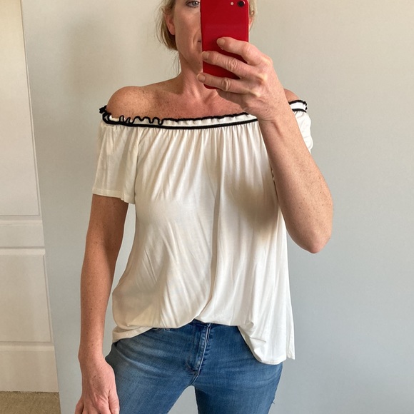 White Off The Shoulder Top - Picture 3 of 10